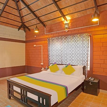 Hotel Allaranda Homestay Madikeri Buitenkant foto