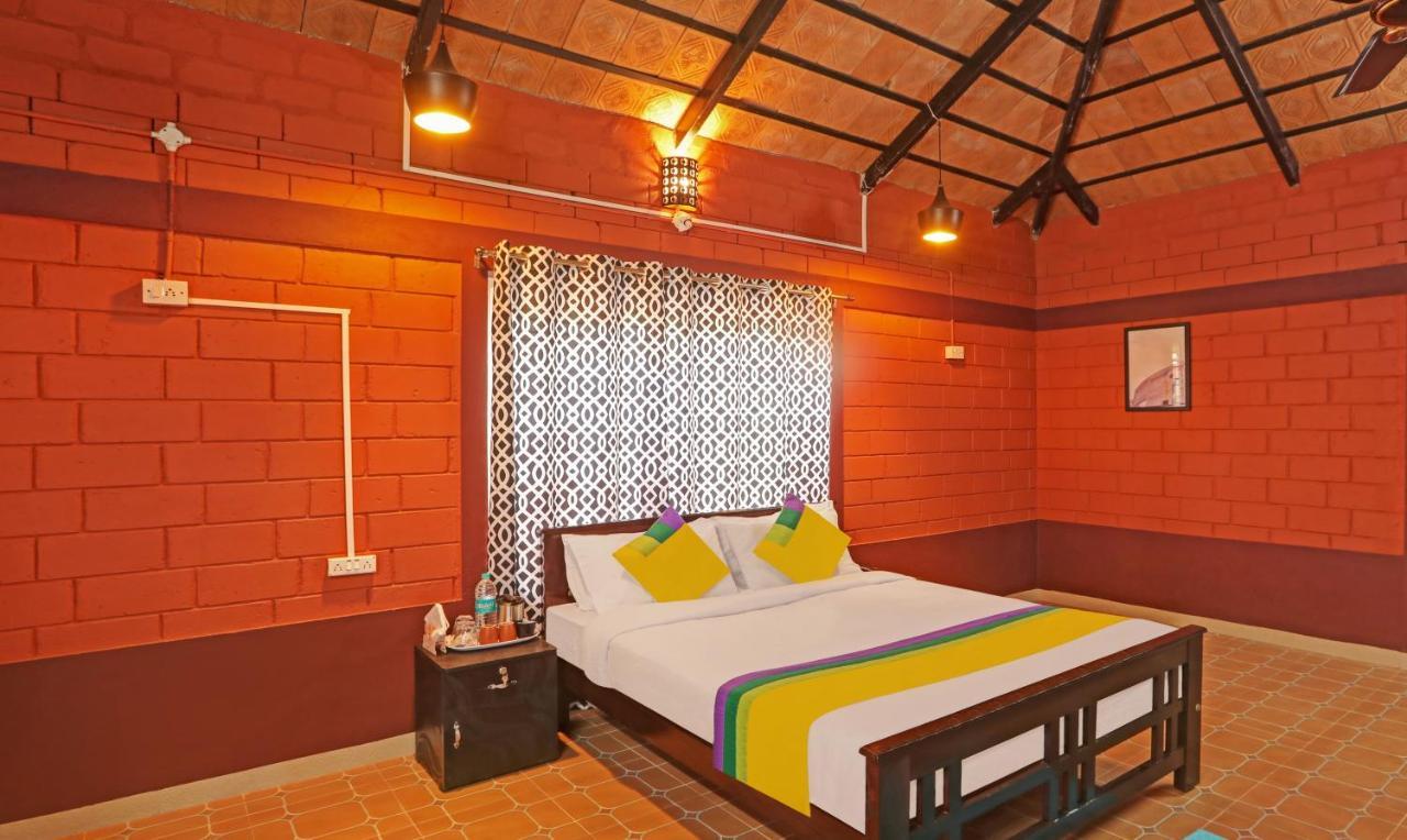 Hotel Allaranda Homestay Madikeri Buitenkant foto