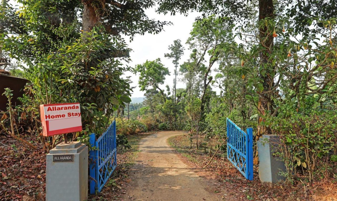 Hotel Allaranda Homestay Madikeri Buitenkant foto