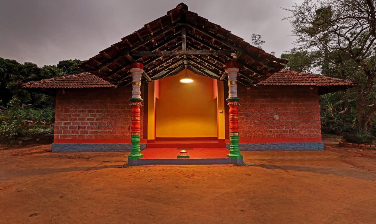 Hotel Allaranda Homestay Madikeri Buitenkant foto