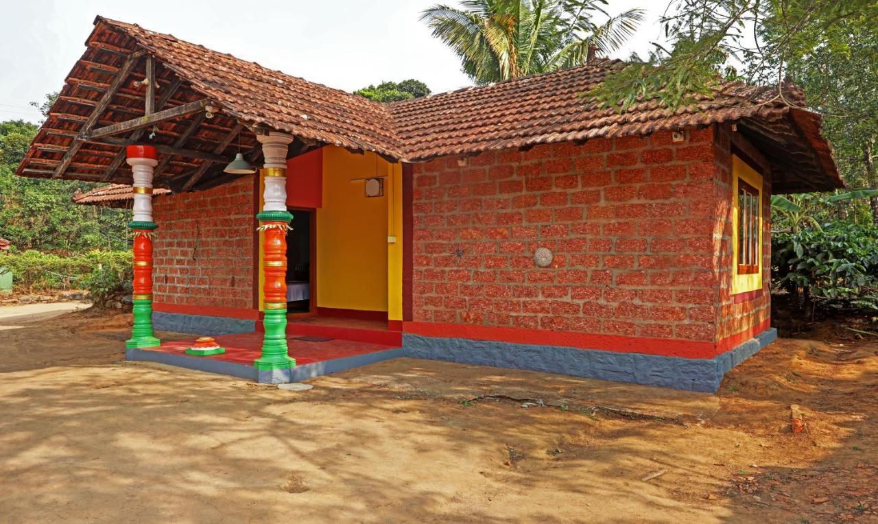 Hotel Allaranda Homestay Madikeri Buitenkant foto
