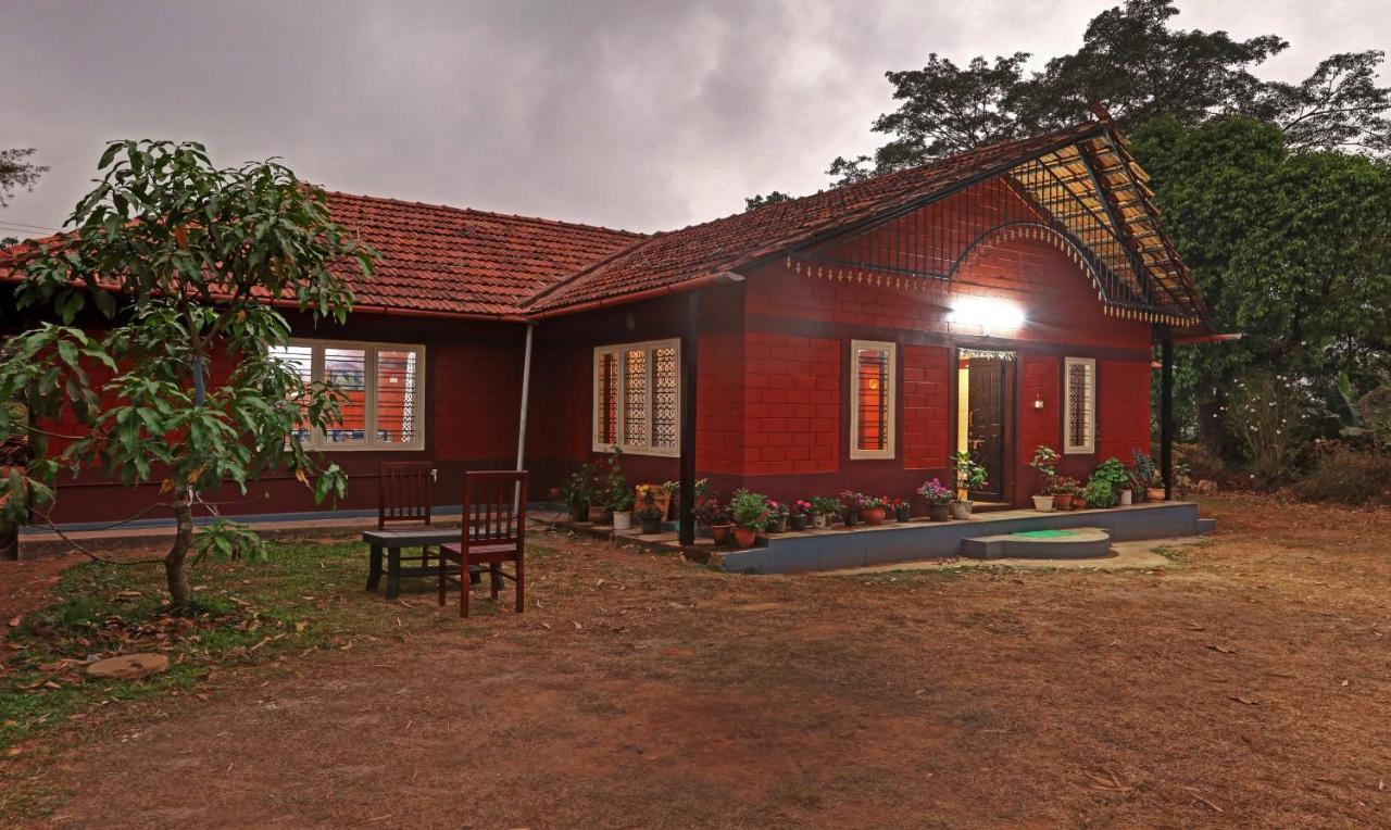Hotel Allaranda Homestay Madikeri Buitenkant foto