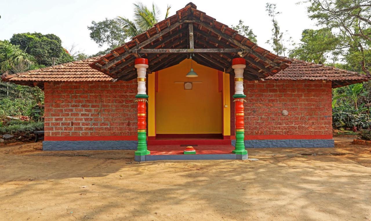 Hotel Allaranda Homestay Madikeri Buitenkant foto